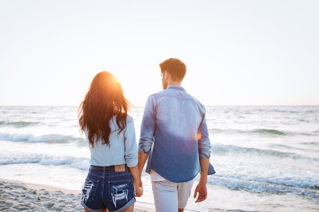 Ausflugstipp für Paare: Strandspaziergang